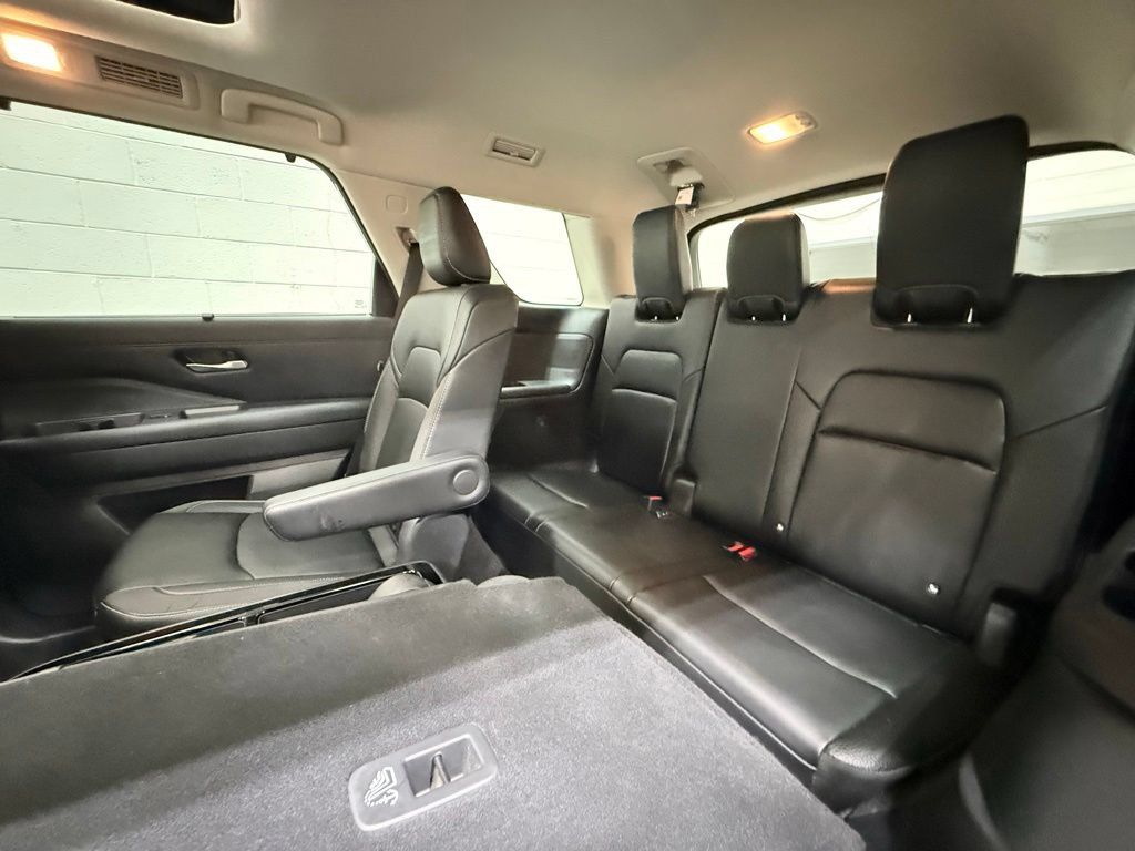 Used 2023 Nissan Pathfinder SL w/ SL Premium Package AWD/4WD image 36