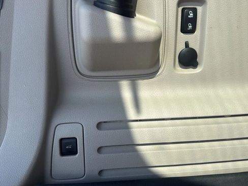 Used 2012 Lincoln MKX FWD w/ Wood Pkg image 34