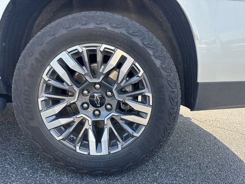 Used 2025 Chevrolet Tahoe Z71 AWD/4WD image 6