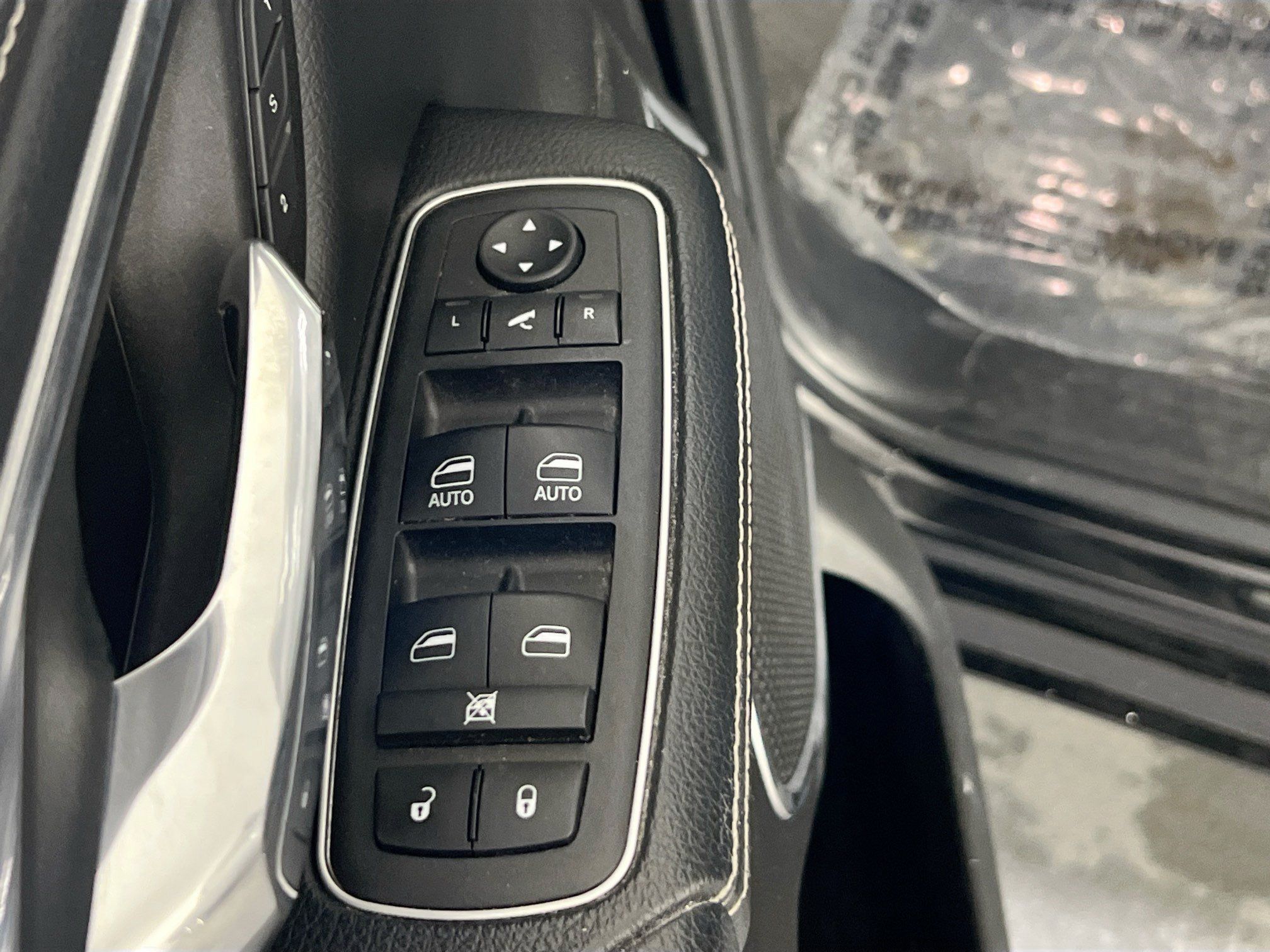 Used 2023 RAM 1500 Laramie AWD/4WD image 18