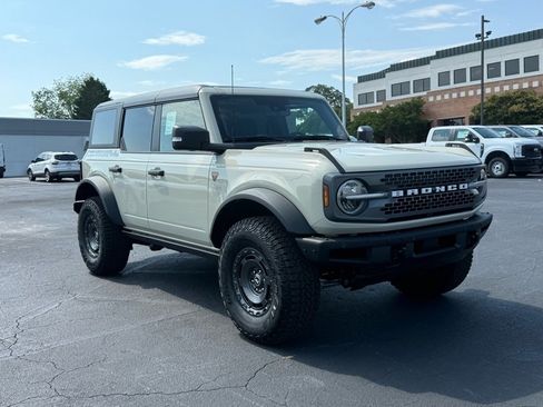 New 2025 Ford Bronco Badlands image 2