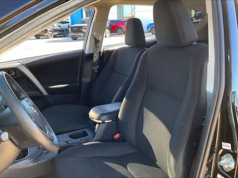 Used 2017 Toyota RAV4 LE image 8