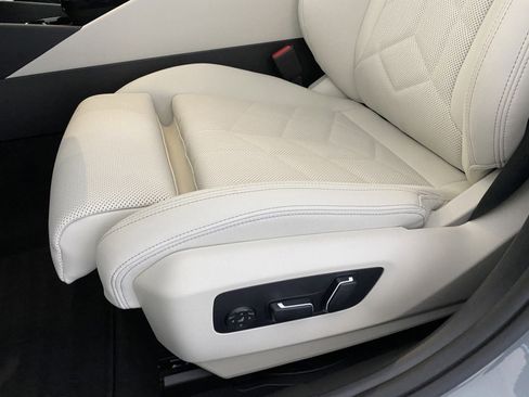 Used 2025 BMW 530i xDrive w/ M Sport Package image 12