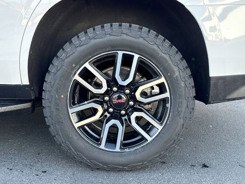 Used 2022 GMC Yukon AT4 w/ Max Trailering Package image 3