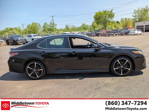 Used 2018 Toyota Camry XSE FWD image 2