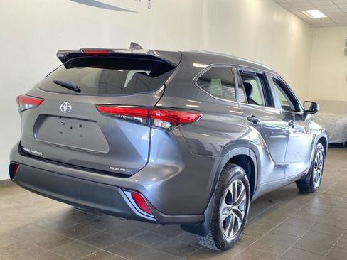Used 2023 Toyota Highlander XLE AWD/4WD image 8