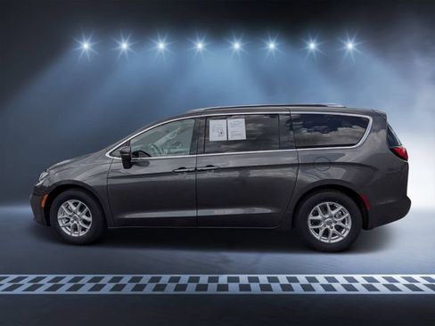 Used 2021 Chrysler Pacifica Touring-L FWD image 6