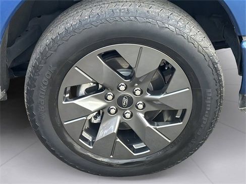 Used 2022 Ford F150 Lightning Lariat image 27