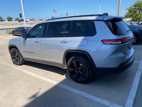 Used 2021 Jeep Grand Cherokee L Laredo RWD image 16