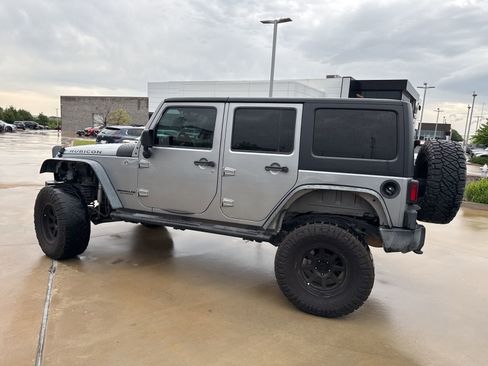 Used 2015 Jeep Wrangler Unlimited Rubicon w/ Max Tow Package image 16