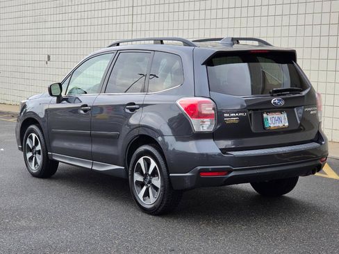 Used 2017 Subaru Forester 2.5i Limited AWD/4WD image 5