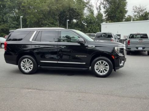Used 2024 GMC Yukon SLT w/ SLT Luxury Package AWD/4WD image 9