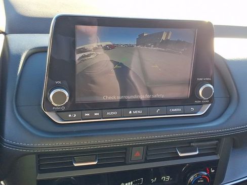 Used 2023 Nissan Rogue SV w/ SV Premium B Package image 18