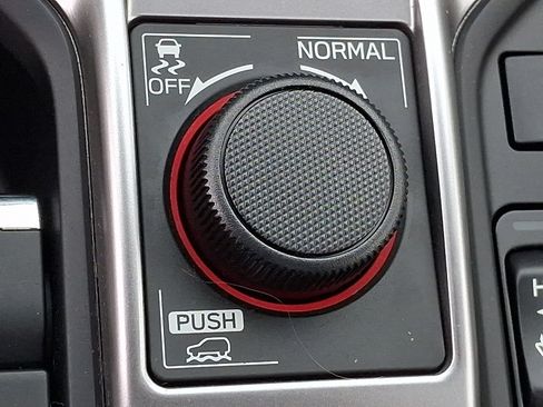 Used 2023 Subaru Forester Premium AWD/4WD image 25