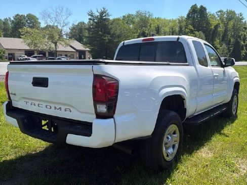 Used 2022 Toyota Tacoma SR w/ SR Convenience Package AWD/4WD image 5