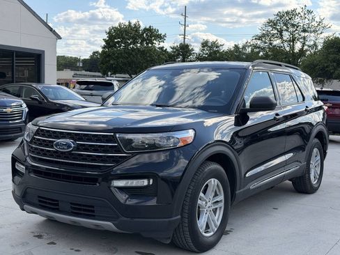 Used 2021 Ford Explorer XLT w/ Equipment Group 202A AWD/4WD image 2