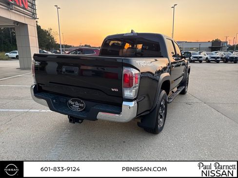 Used 2022 Toyota Tacoma TRD Off-Road image 3