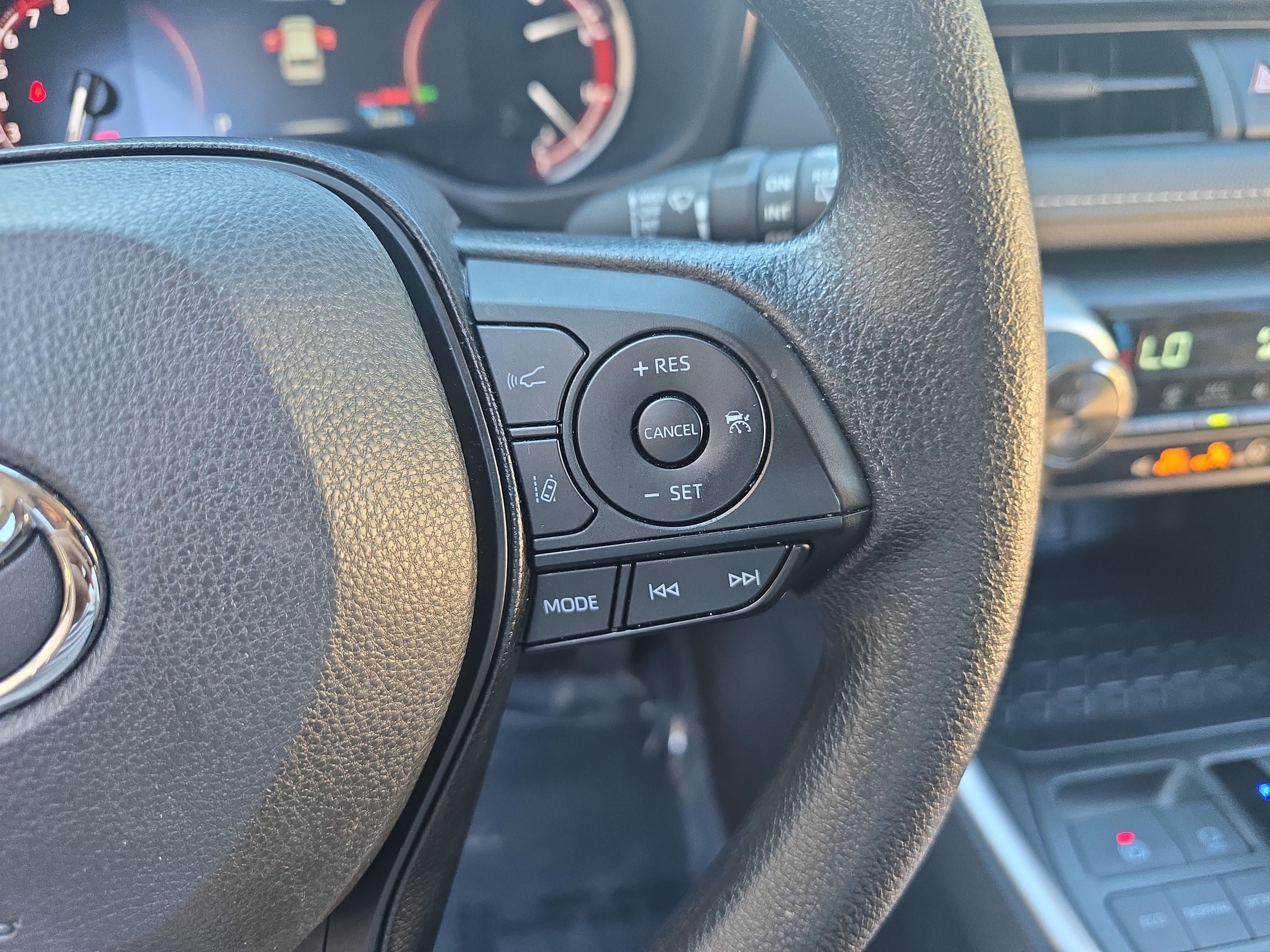 Used 2025 Toyota RAV4 XLE FWD image 19