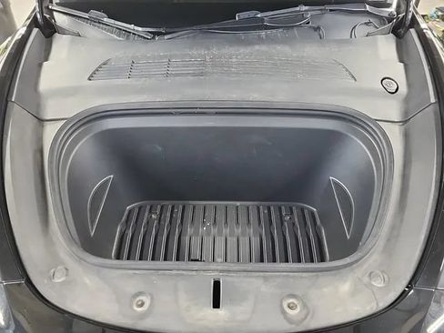 Used 2021 Tesla Model Y Long Range AWD/4WD image 9
