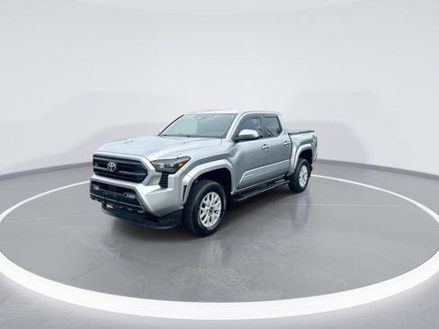 Used 2024 Toyota Tacoma SR5 w/ SR5 Upgrade Package RWD image 5