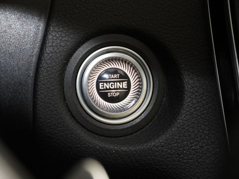 Used 2019 Mercedes-Benz C 300 4MATIC Sedan image 33