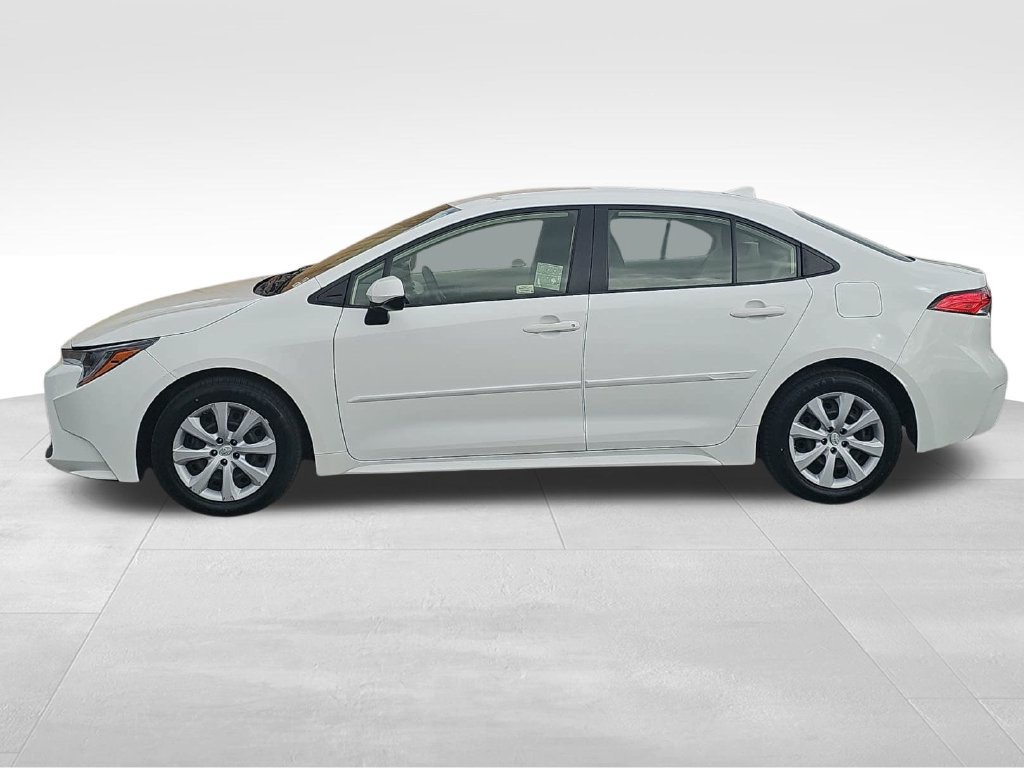 Used 2022 Toyota Corolla LE w/ Carpet Mat Package (TMS) FWD image 6