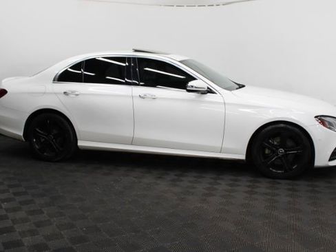 Used 2018 Mercedes-Benz E 300 4MATIC w/ Premium 1 Package image 5