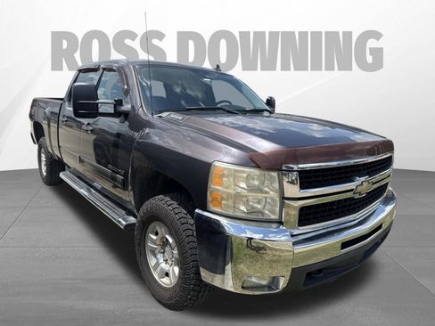 Used 2010 Chevrolet Silverado 2500 LT w/ Interior Plus Package AWD/4WD image 3