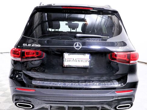 Used 2023 Mercedes-Benz GLB 250 4MATIC image 5