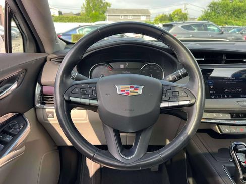 Used 2023 Cadillac XT4 Luxury w/ Cold Weather Package AWD/4WD image 14