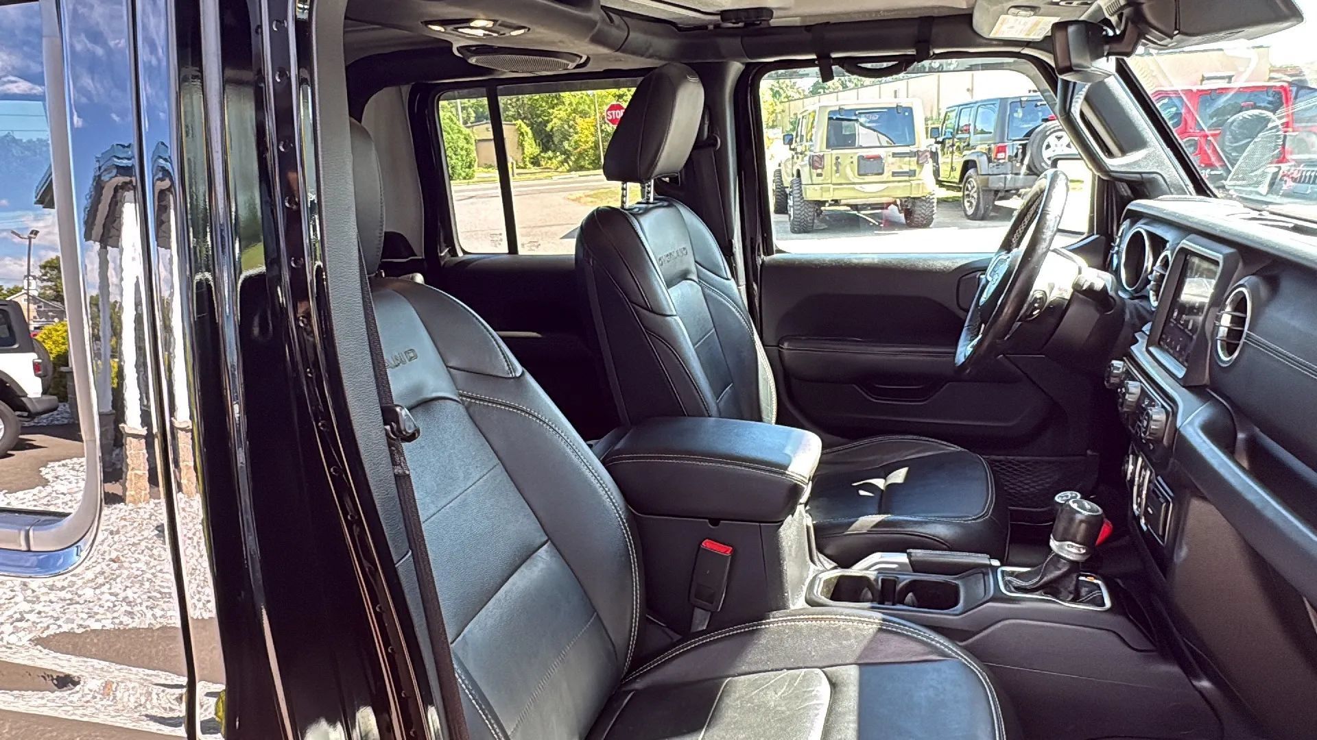 Used 2020 Jeep Gladiator Overland AWD/4WD image 27