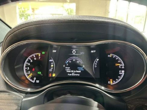 Used 2017 Jeep Grand Cherokee Overland image 17