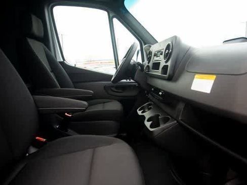 Used 2025 Mercedes-Benz Sprinter 2500 image 30