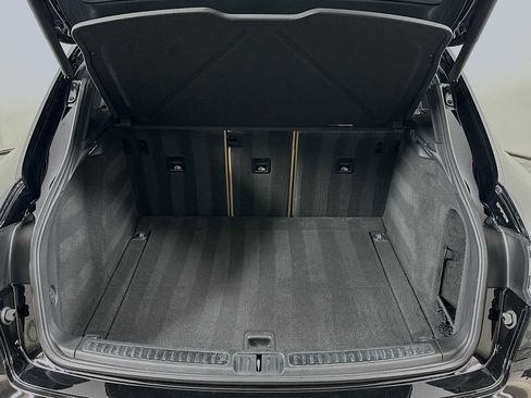 Certified 2022 Porsche Macan AWD/4WD image 26