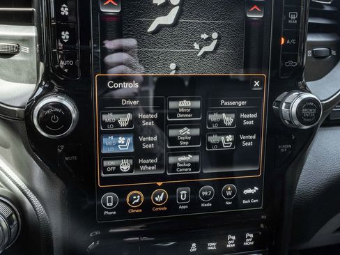 Used 2021 RAM 1500 Sport w/ Leather & Sound Group AWD/4WD image 9