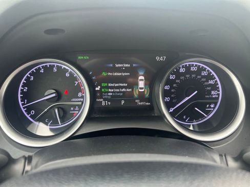 Used 2021 Toyota Camry XLE image 25