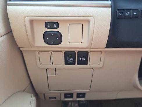 Used 2013 Lexus ES 350 w/ Luxury Pkg FWD image 25