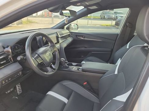Used 2025 Toyota Camry SE FWD image 11