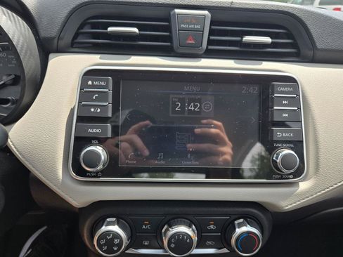 Used 2021 Nissan Versa SV FWD image 11