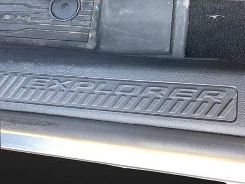 Used 2022 Ford Explorer XLT w/ Equipment Group 202A image 12