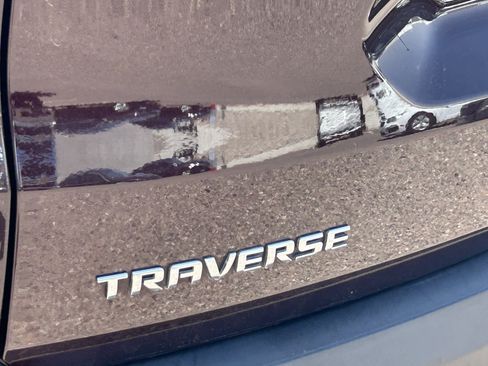 Used 2023 Chevrolet Traverse LT FWD image 9