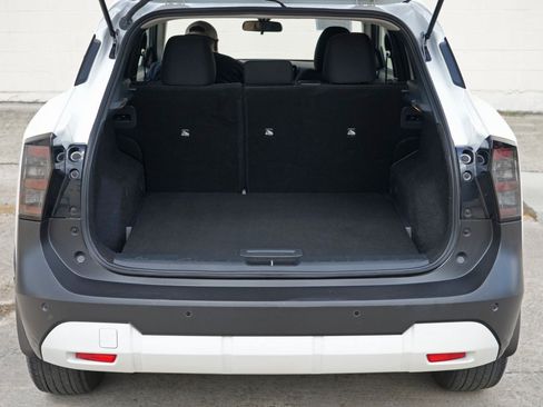 Used 2025 Nissan Kicks SV w/ SV Premium Package FWD image 9