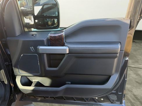 Used 2017 Ford F350 Platinum w/ Platinum Ultimate Package image 8