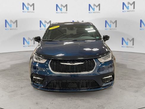 Used 2025 Chrysler Pacifica Select AWD/4WD image 8