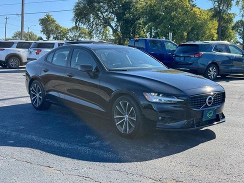 Used 2022 Volvo S60 B5 Momentum w/ Premium Package image 7