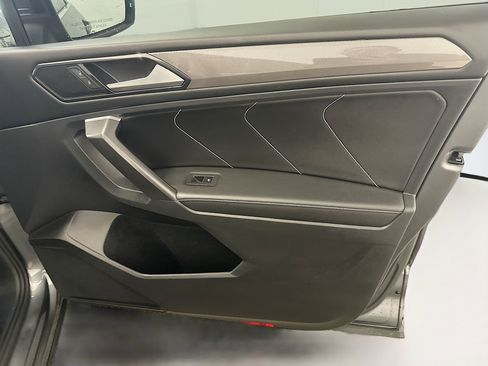 Used 2022 Volkswagen Tiguan SE w/ Panoramic Sunroof Package AWD/4WD image 34