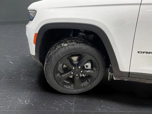 New 2025 Jeep Grand Cherokee Limited w/ Black Appearance Package image 37