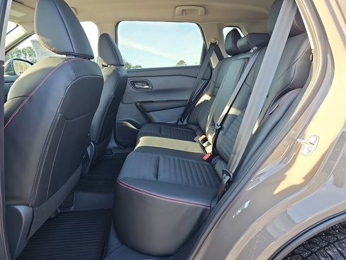 New 2026 Nissan Rogue SV AWD/4WD image 17