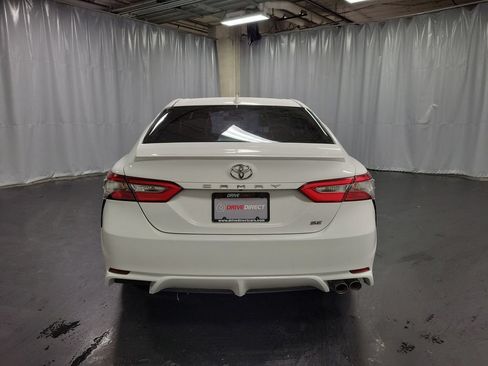 Used 2019 Toyota Camry SE FWD image 7
