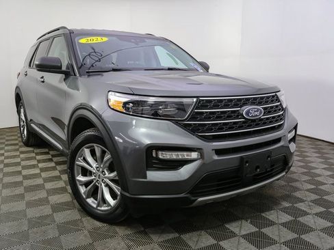 Used 2023 Ford Explorer XLT w/ Equipment Group 202A image 3